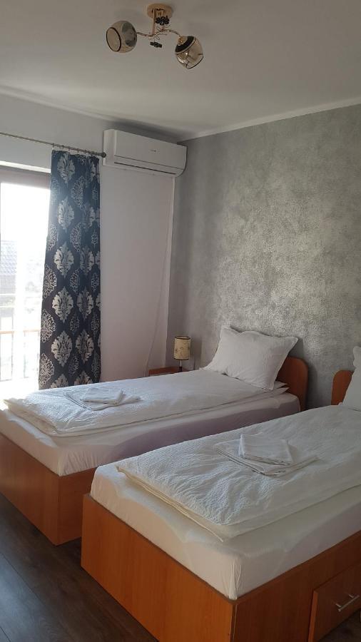 Caransebeş Apartament Teo מראה חיצוני תמונה