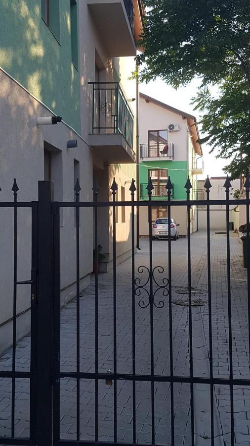 Caransebeş Apartament Teo מראה חיצוני תמונה